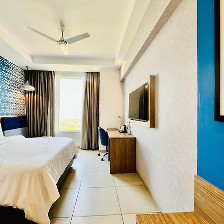 Hometel Alambagh Lucknow - A Sarovar Hotel Экстерьер фото