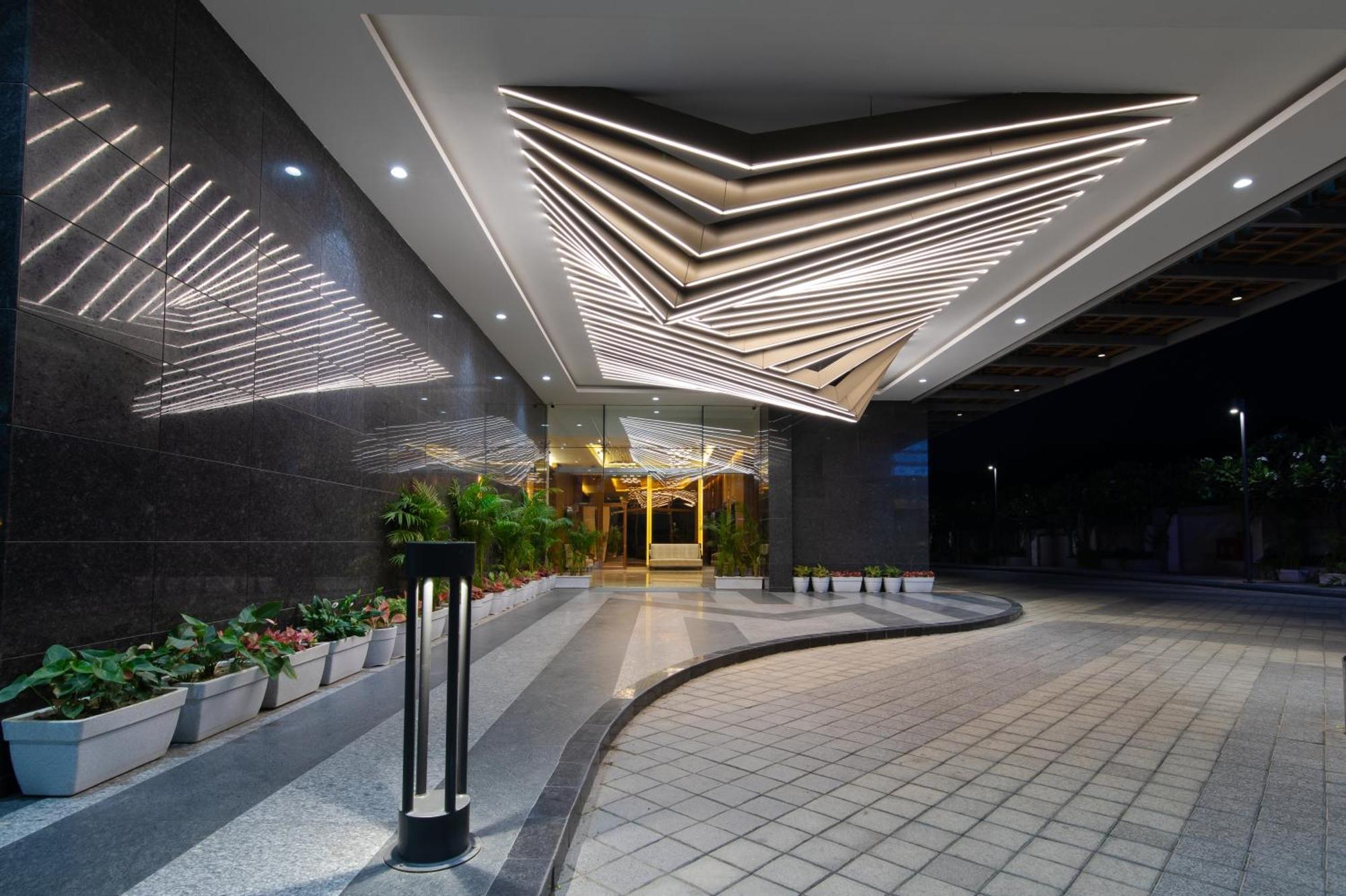 Hometel Alambagh Lucknow - A Sarovar Hotel Экстерьер фото