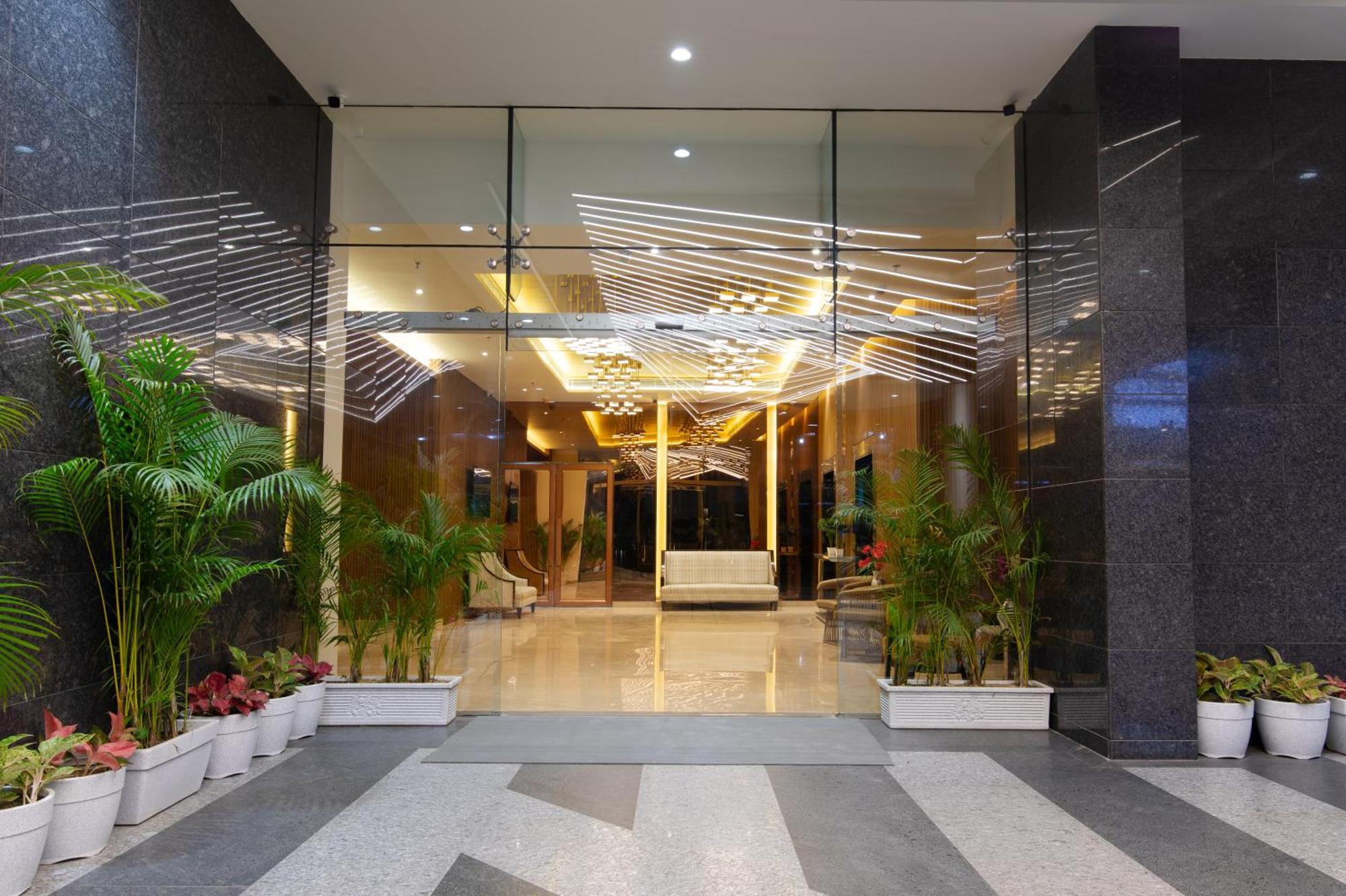 Hometel Alambagh Lucknow - A Sarovar Hotel Экстерьер фото