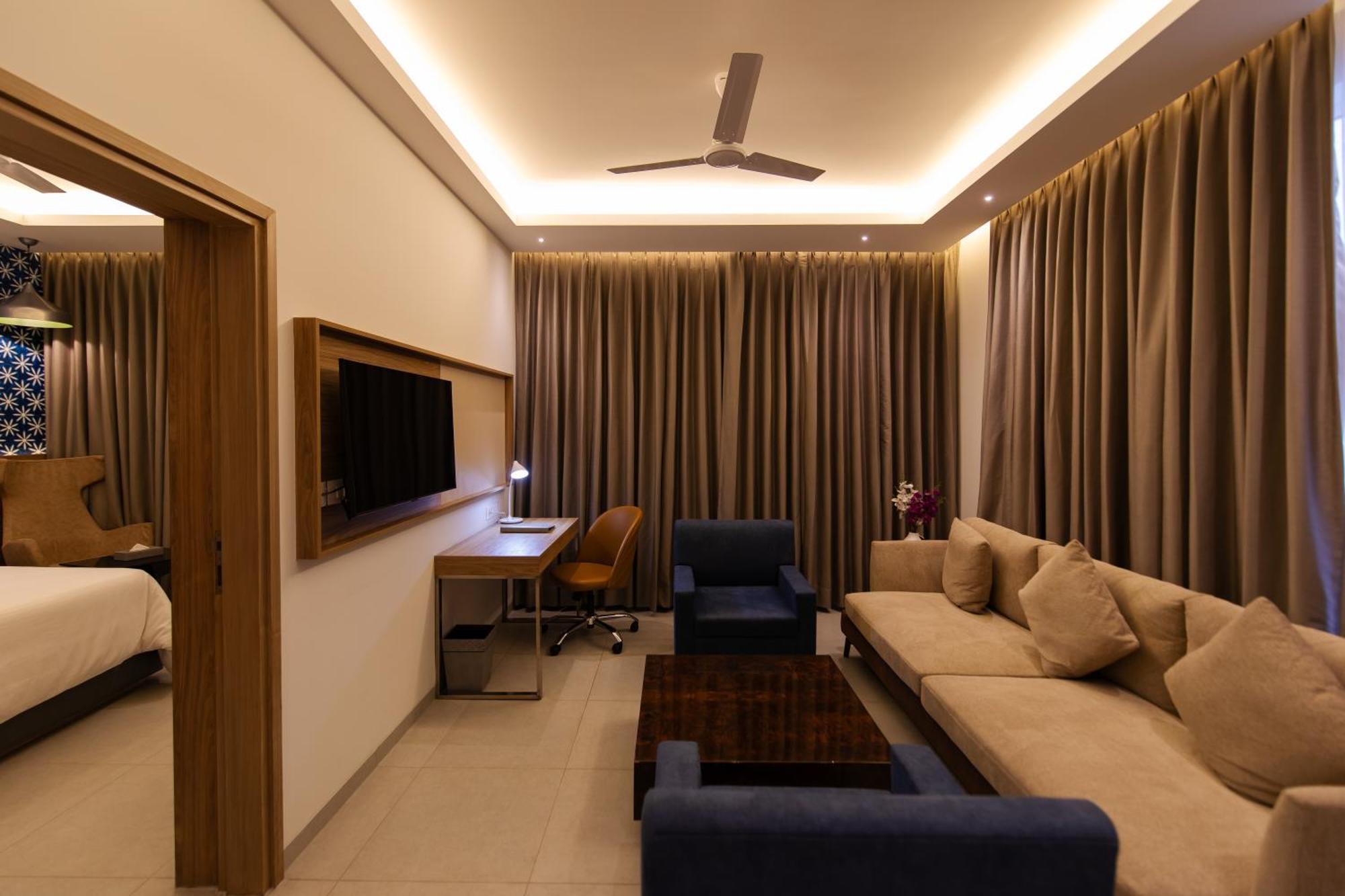 Hometel Alambagh Lucknow - A Sarovar Hotel Экстерьер фото