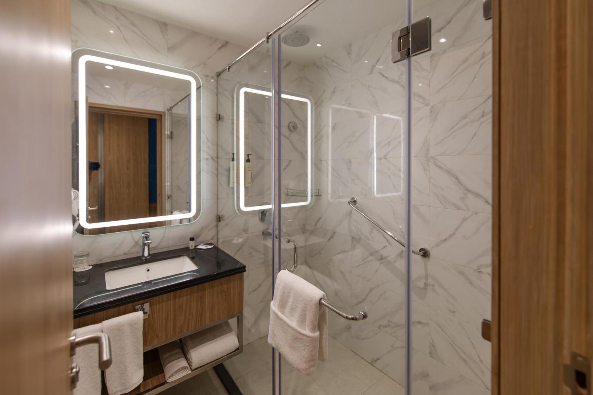Hometel Alambagh Lucknow - A Sarovar Hotel Экстерьер фото