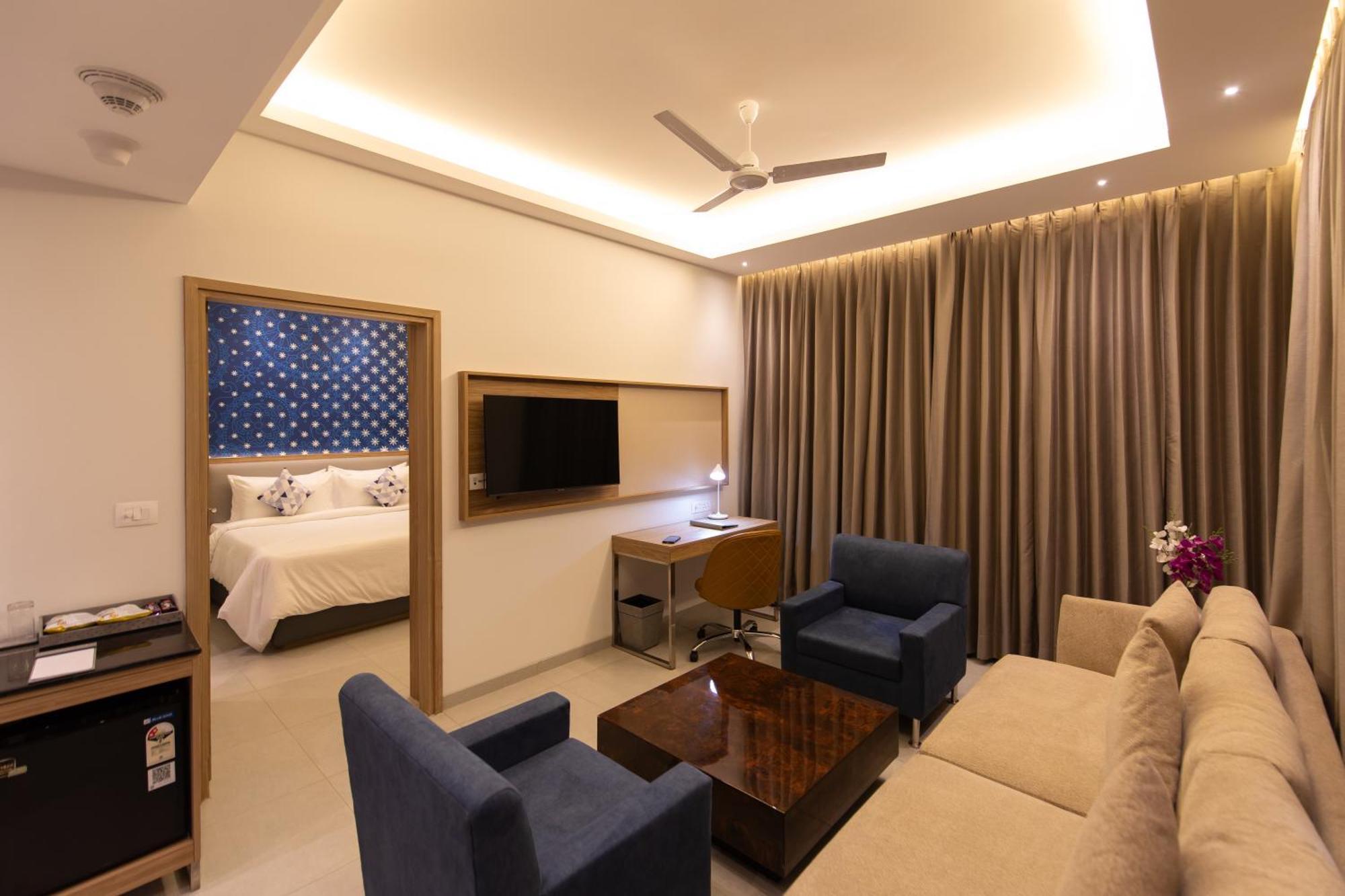 Hometel Alambagh Lucknow - A Sarovar Hotel Экстерьер фото